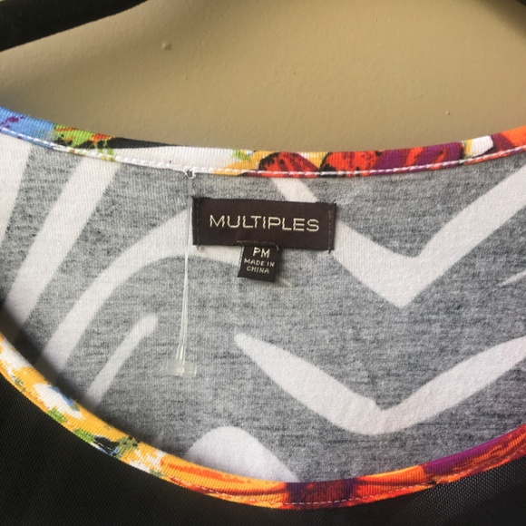 Multiples Sheer Graphics Top Size PM - Picture 3 of 5